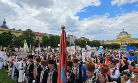 Dokumentarni film Svehrvatska zborska povorka