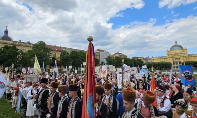 Dokumentarni film Svehrvatska zborska povorka