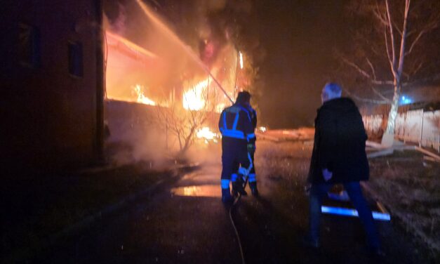 Kiseljak: U tijeku gašenje požara u objektu “Globus konfekcija” u Polju Višnjica