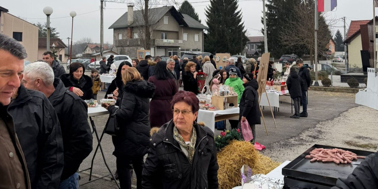 U tijeku humanitarni Božićni sajam u Gromiljaku