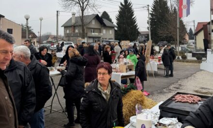 U tijeku humanitarni Božićni sajam u Gromiljaku