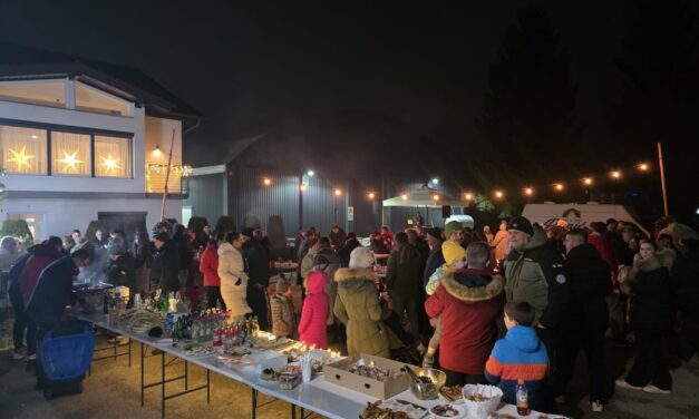 Održan advent u Gromiljaku: Zajedništvo, vatrica i radost najmlađih