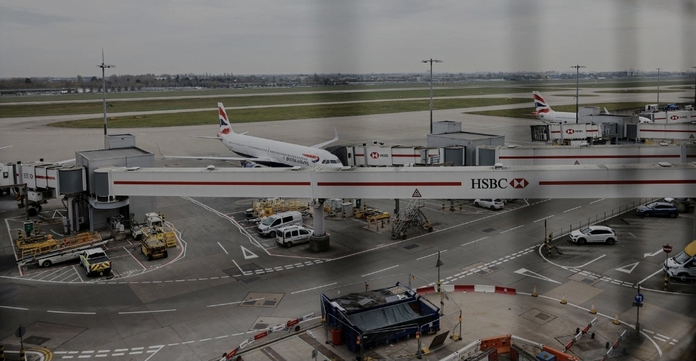 Ozbiljan incident na aerodromu u Londonu: Heathrow preplavile hitne službe. Uhićen je muškarac, ima ozlijeđenih