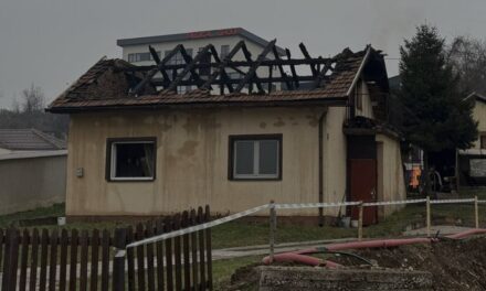 BiH: Katoličkoj obitelji izgorjela kuća, susjed Jasmin obećao da će je obnoviti do Božića