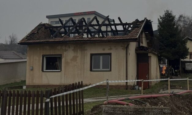 BiH: Katoličkoj obitelji izgorjela kuća, susjed Jasmin obećao da će je obnoviti do Božića