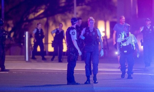 Iza napada na plaži Bondi u Sydneyu stoje otac i sin: Broj poginulih popeo se na 16