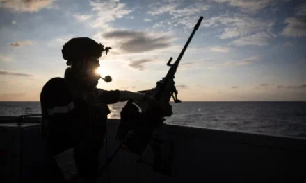 Alarm u Francuskoj: Ratna mornarica otvorila vatru na dronove iznad ključne vojne baze