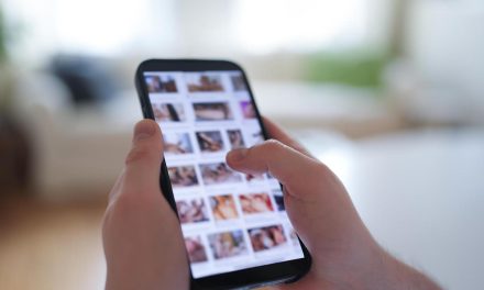 Procurile seksualno eksplicitne snimke, savjetnik predsjednika i državna tajnica odstupili s dužnosti