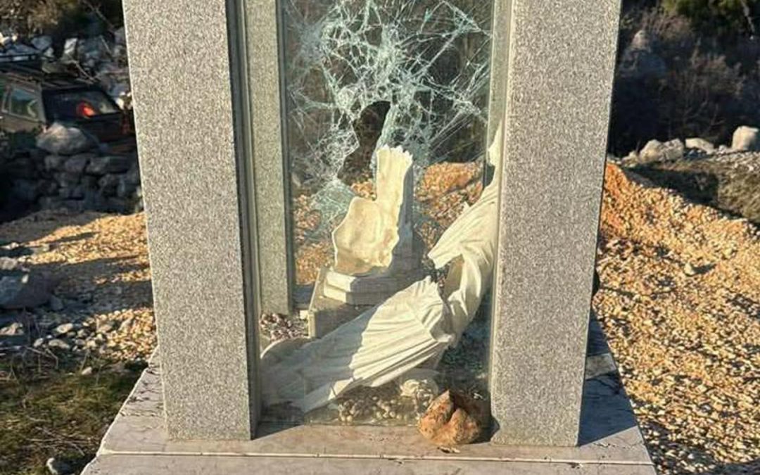 Nepoznati počinitelji uništili kip Blažene Djevice Marije na brdu Gradina