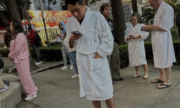 Jak potres uzdrmao Meksiko, oštetivši ceste, bolnice: Ljudi bježali na ulice i u ogrtačima