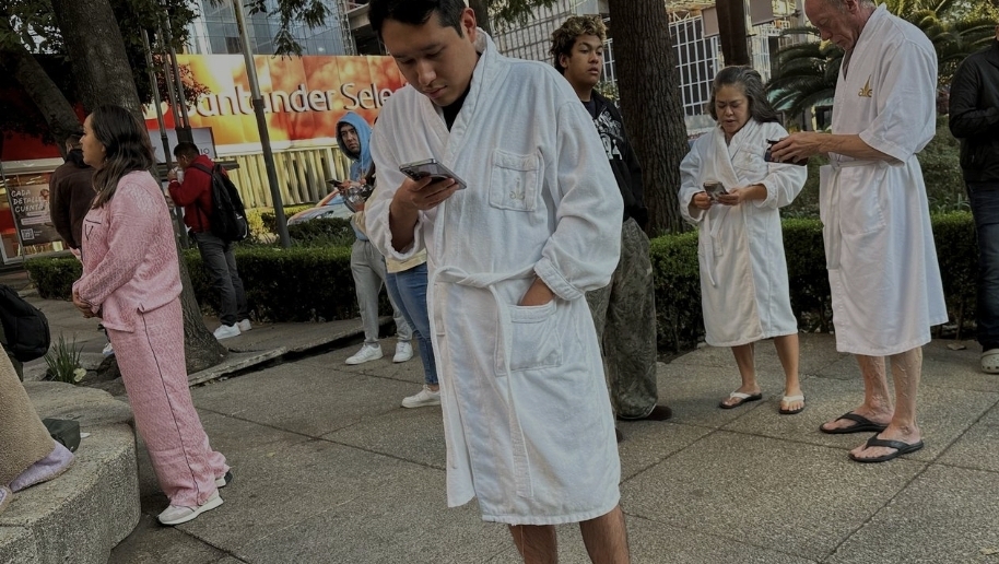 Jak potres uzdrmao Meksiko, oštetivši ceste, bolnice: Ljudi bježali na ulice i u ogrtačima