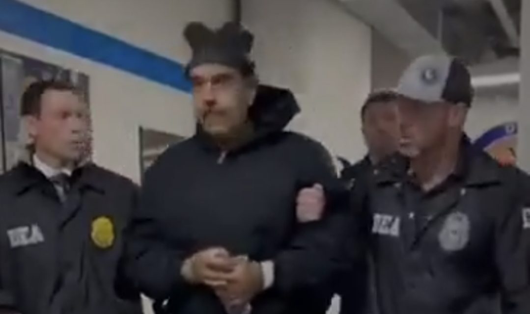 VIDEO Objavljena snimka dovođenja Madura u zatvor. Šepao je, a ovo su mu bile prve riječi