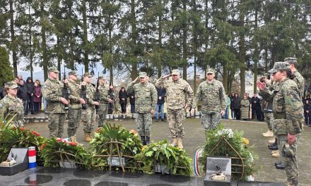 Brestovsko: Nakon pohoda na Zavrtaljku, položeni vijenci i odana počast hrvatskim braniteljima poginulim u ovim krajevima