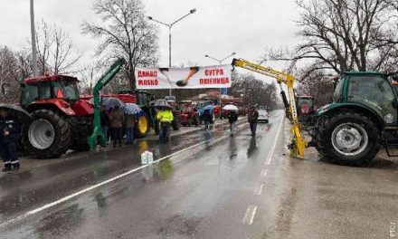 Nastavljen prosvjed poljoprivrednika i blokada cesta, najavljuju radikalnije mjere