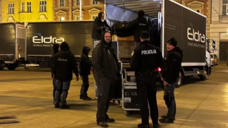 Nevjerojatni prizori sa zagrebačkog trga: Spremaju opremu za binu koja se slagala za rukometaše?