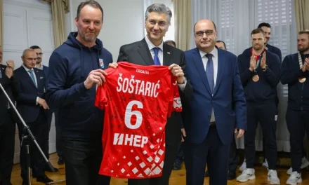 VIDEO PLENKOVIĆ RUKOMETAŠIMA: Zaslužujete doček, bit će kao i lani