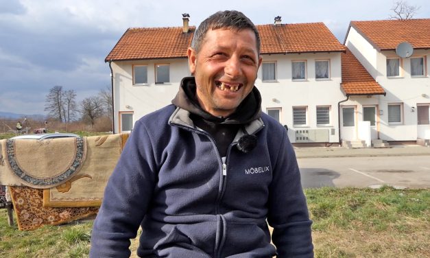 Video: Berem željezo po smeću, nekad pronađem hranu pa donesem kući
