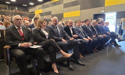 Izaslanstvo Općine Kiseljak na svečanoj sjednici povodom Dana Grada Kaštela – uručena donacija Kaštelanskim mažoretkinjama