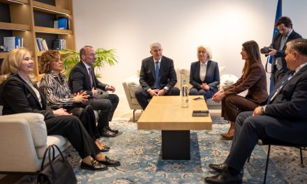 Izaslanstvo HDZ BiH Dragan Čović, Borjana Krišto i Darijana Filipović s europskom dužnosnicima u Bruxellesu