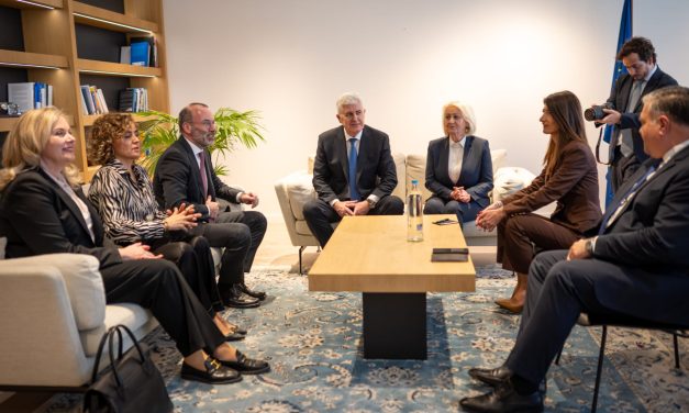 Izaslanstvo HDZ BiH Dragan Čović, Borjana Krišto i Darijana Filipović s europskom dužnosnicima u Bruxellesu