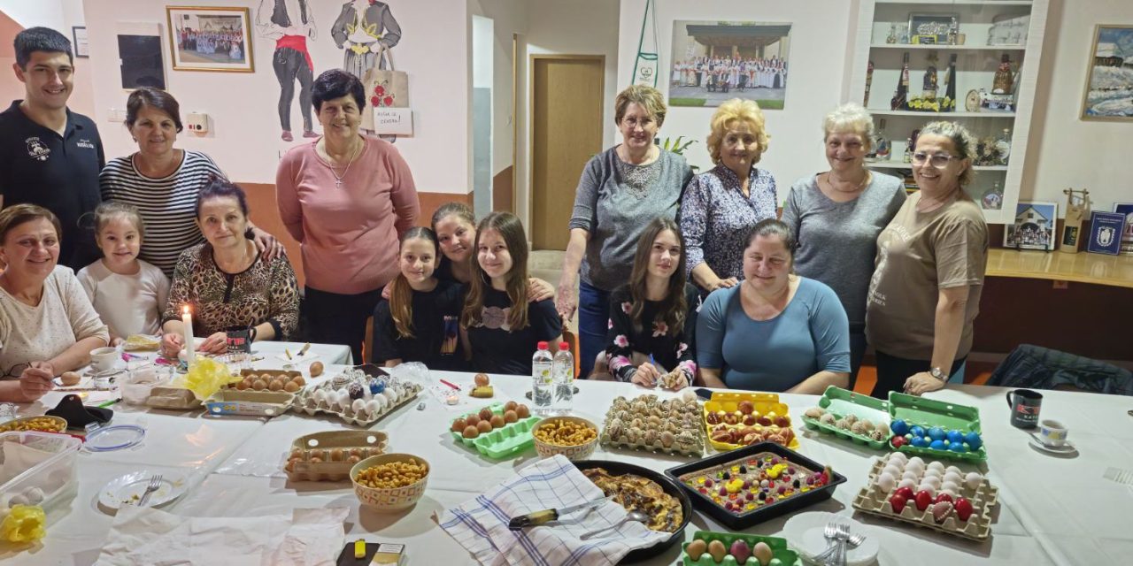 Očuvanje tradicije u susret Uskrsu: HKUD “Gromiljak” organizirao tradicionalno šaranje jaja