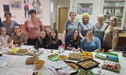 Očuvanje tradicije u susret Uskrsu: HKUD “Gromiljak” organizirao tradicionalno šaranje jaja