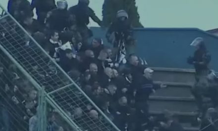 Kaos u Širokom. Pogledajte sukob policije i navijača Željezničara zbog transparenta