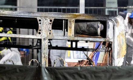 Šestero mrtvih u požaru autobusa: “Putnik se polio benzinom i zapalio”