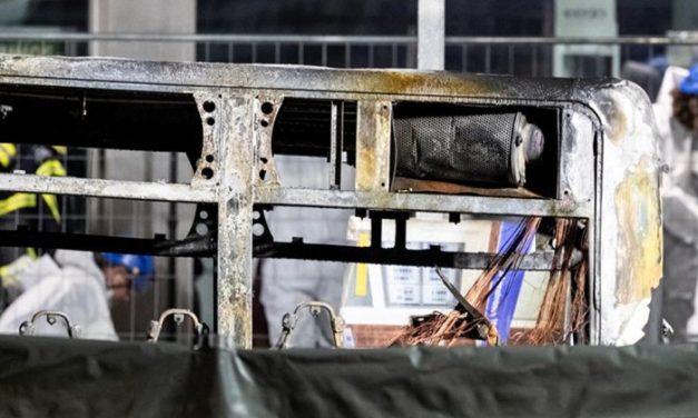 Šestero mrtvih u požaru autobusa: “Putnik se polio benzinom i zapalio”