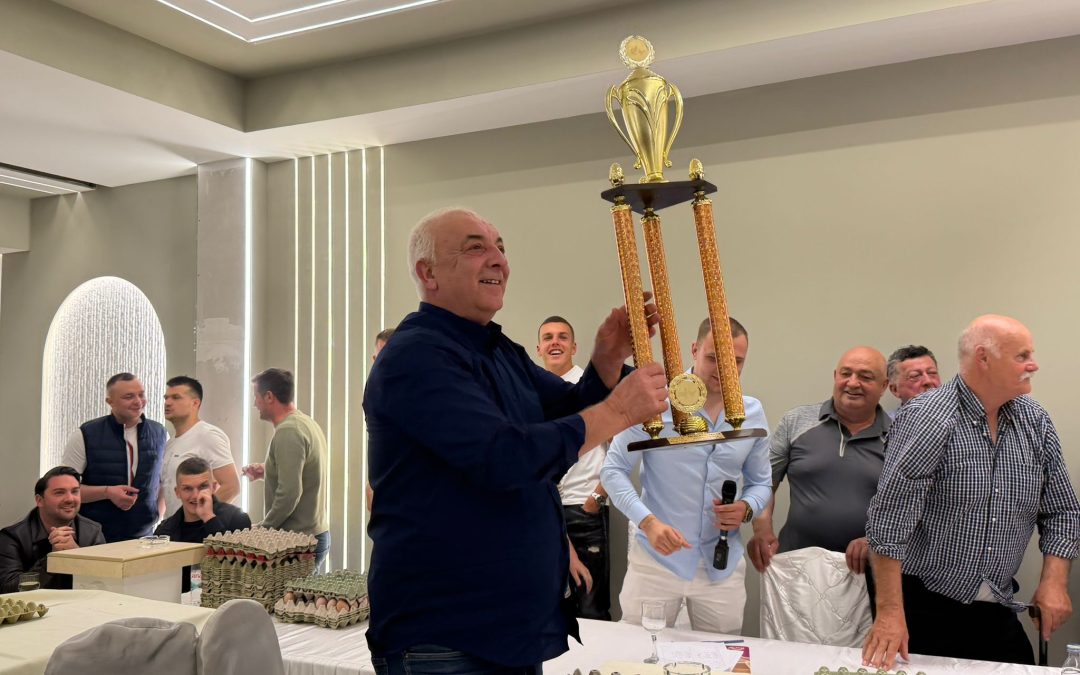 Uskrsna tradicija u Kiseljaku: Stipo Tuka pobjednik ovogodišnjeg turnira u tucanju jajima u Motelu Zigi