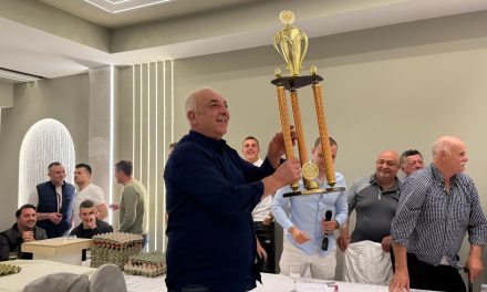 Uskrsna tradicija u Kiseljaku: Stipo Tuka pobjednik ovogodišnjeg turnira u tucanju jajima u Motelu Zigi