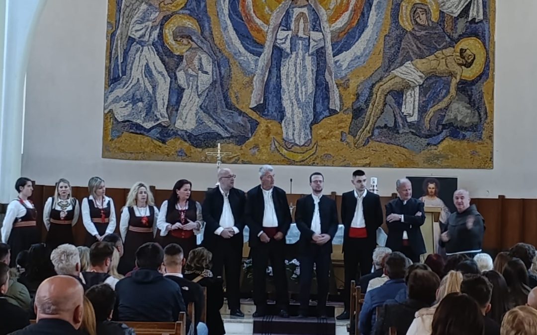 Dalmatinska pjesma u srcu središnje Bosne: Velolučka „Kumpanija“ oduševila Brestovsko, sutra spektakl u Kreševu