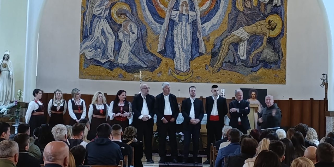 Dalmatinska pjesma u srcu središnje Bosne: Velolučka „Kumpanija“ oduševila Brestovsko, sutra spektakl u Kreševu