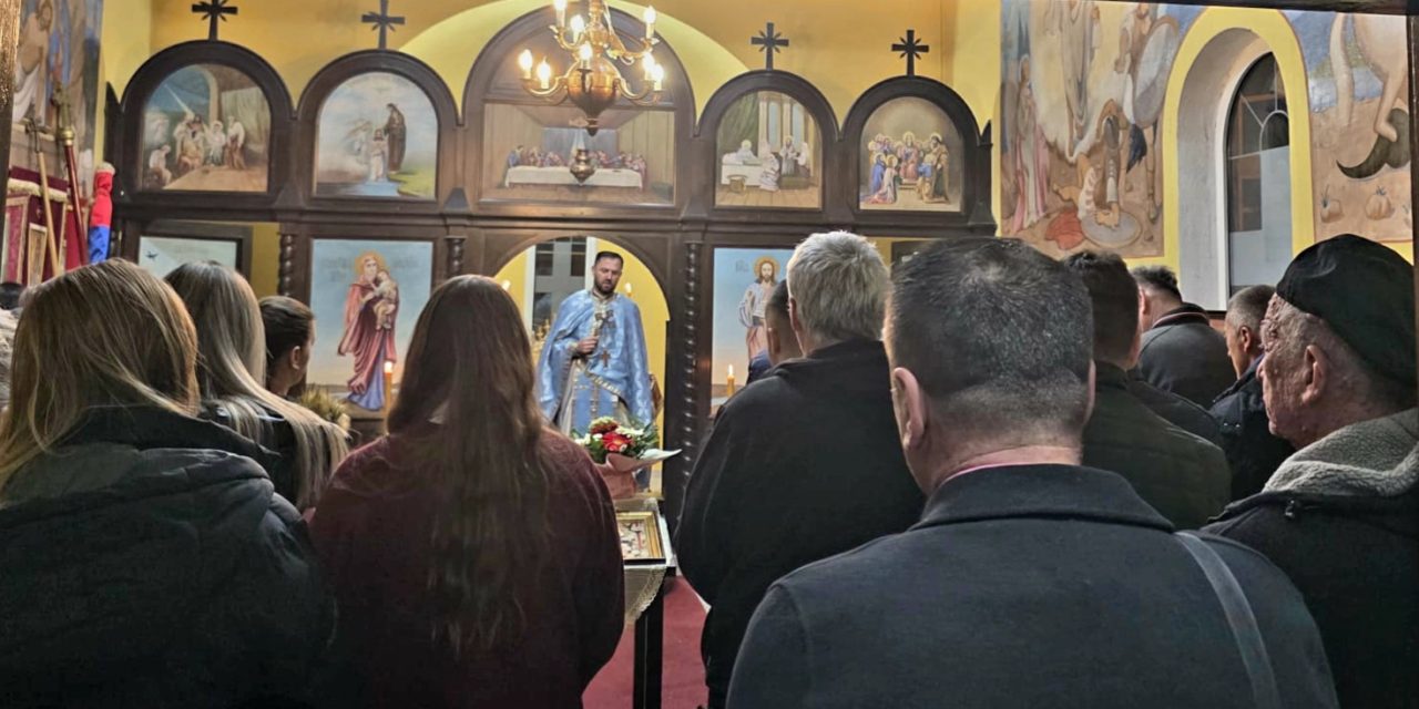 Radost Vaskrsenja u Kiseljaku: Vjernici dočekali blagdan uz ponoćnu liturgiju u crkvi svetog Ilije