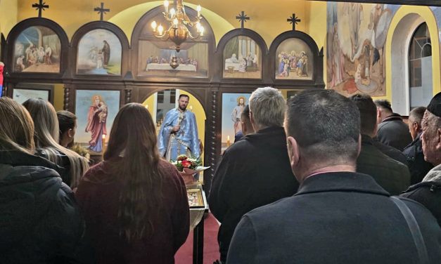 Radost Vaskrsenja u Kiseljaku: Vjernici dočekali blagdan uz ponoćnu liturgiju u crkvi svetog Ilije