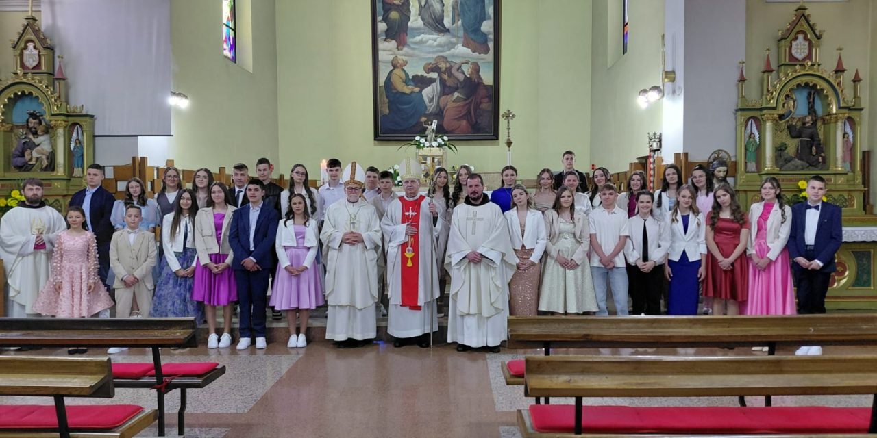Svečano u Busovači: 34 mladih primilo sakrament svete krizme u crkvi sv. Ante Padovanskog