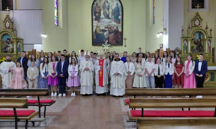 Svečano u Busovači: 34 mladih primilo sakrament svete krizme u crkvi sv. Ante Padovanskog
