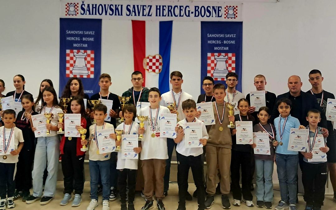 Šahovski klub Kiseljak dominirao u Neumu: Seniori pobjednici Kupa, Frankoviću zlato, a Bakuli bronca!