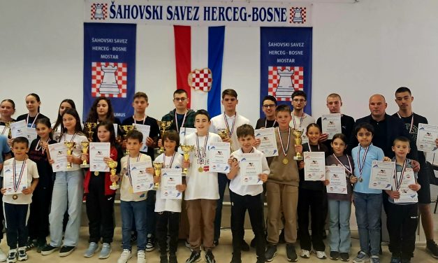 Šahovski klub Kiseljak dominirao u Neumu: Seniori pobjednici Kupa, Frankoviću zlato, a Bakuli bronca!