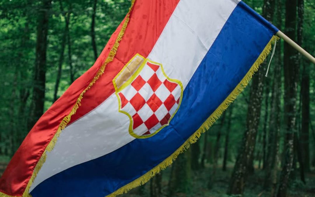 Predsjednik HRS-a Žepče Toni Ćurić oštro je reagirao na događaje s utakmice odigrane 20. svibnja, poručivši upravi kluba da su ovim činom postali izdajnici vlastitog naroda te najavio dolazak na sljedeću utakmicu s istom zastavom.
