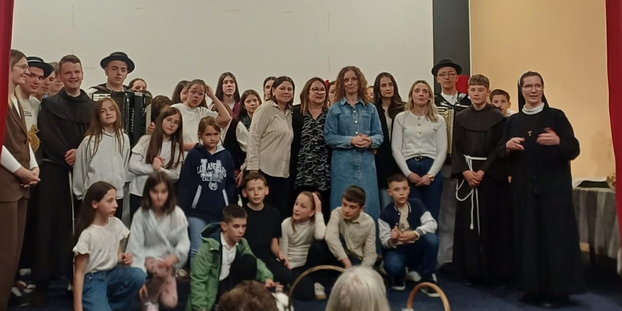 ​Kiseljačku publiku oduševila predstava “Otac Hercegovine” o fra Didaku Buntiću