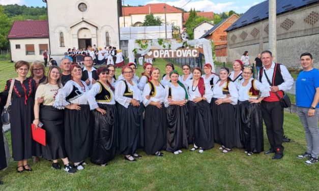Pjesmom i plesom preko granice: Busovački „Napredak“ pjesmama “Busovke” i “Sanak me mori” osvojio srca publike u Opatovcu
