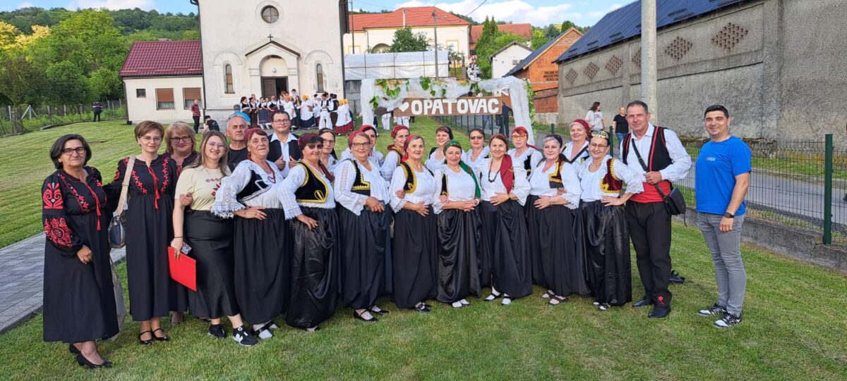 Pjesmom i plesom preko granice: Busovački „Napredak“ pjesmama “Busovke” i “Sanak me mori” osvojio srca publike u Opatovcu