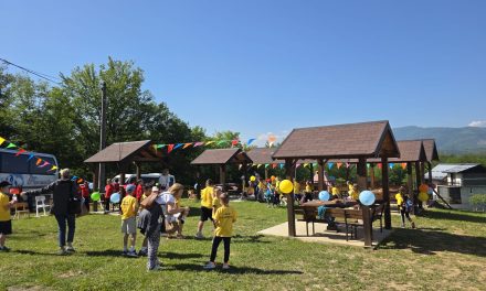 SPEKTAKL U RAUŠEVCU: “Mala olimpijada” okupila 18 škola iz cijele ŽSB, a modernizirano dvorište oduševilo sve nazočne!