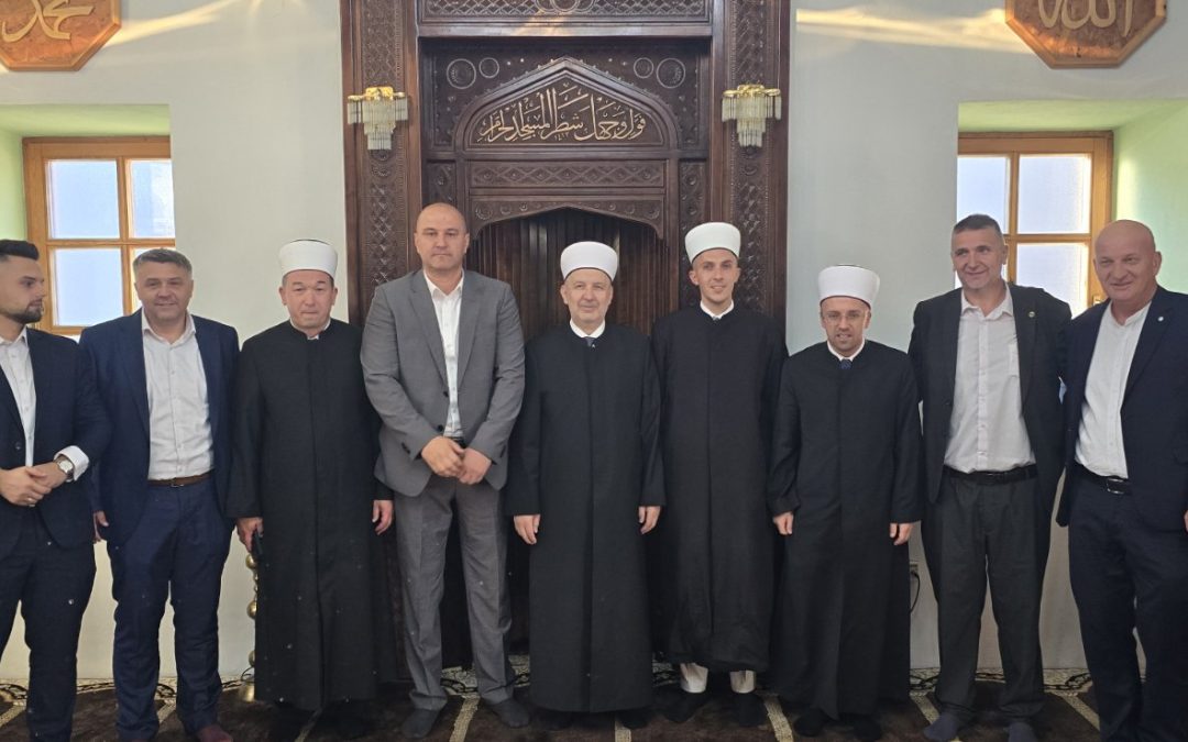 Svečano u Kreševu: Muftija sarajevski dr. Nedžad Grabus predvodio bajram-namaz u Hadži Hasanovoj džamiji