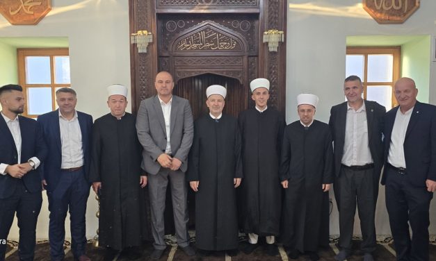 Svečano u Kreševu: Muftija sarajevski dr. Nedžad Grabus predvodio bajram-namaz u Hadži Hasanovoj džamiji