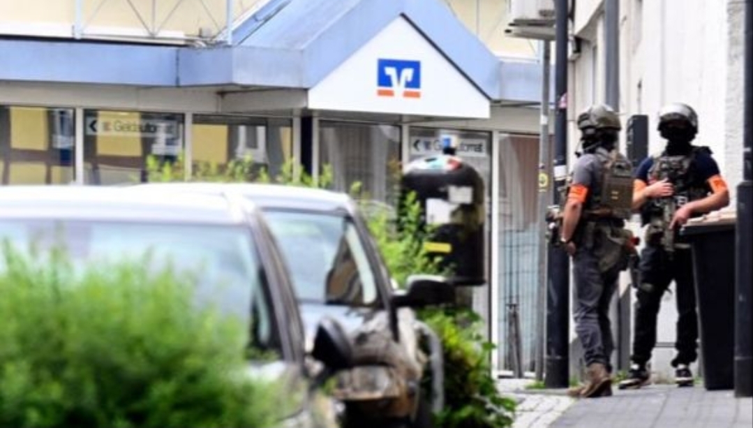 Njemačka policija bez odgovora: Otmičari pobjegli iz potpuno opkoljene banke