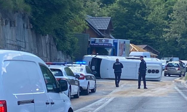 Normaliziran promet na putu Konjic – Jablanica nakon teške nesreće, tri osobe zatražile liječničku pomoć
