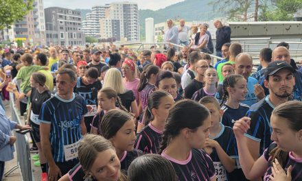 Festival sporta i zajedništva: Više od tisuću trkača preplavilo ulice Kiseljaka na spektakularnoj utrci “Sara 5k”
