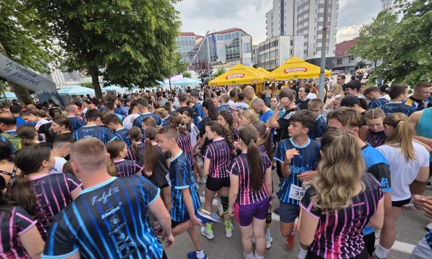 UŽIVO: Sportska groznica na ulicama Kiseljaka – u tijeku je spektakularna utrka “Sara 5k”!